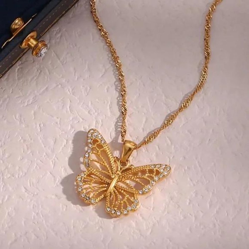 New Butterfly 18K Gold Hollow Out Pendant Necklace, NICE NECKLACE, CUTE NECKLACE - Picture 3 of 6